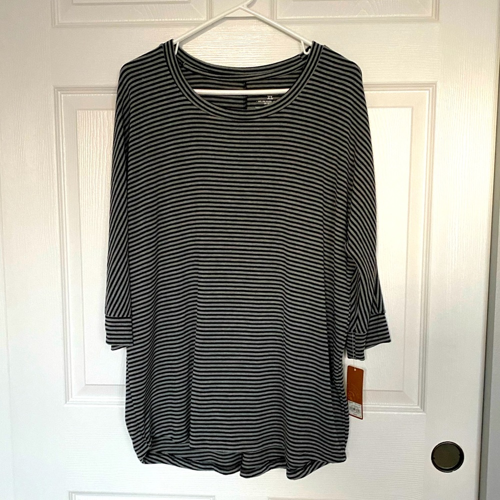 NWT Women’s 3/4 Sleeve Black & Grey Striped Tunic, Sz XL